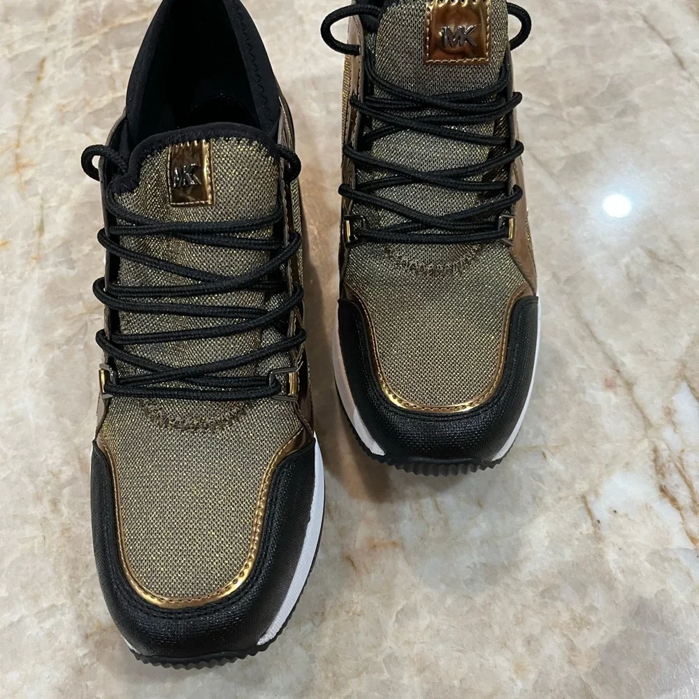 MICHAEL Michael Kors Georgie Metallic Logo Trainer Sneakers. GOLD/BLACK. NEW - Picture 4 of 8